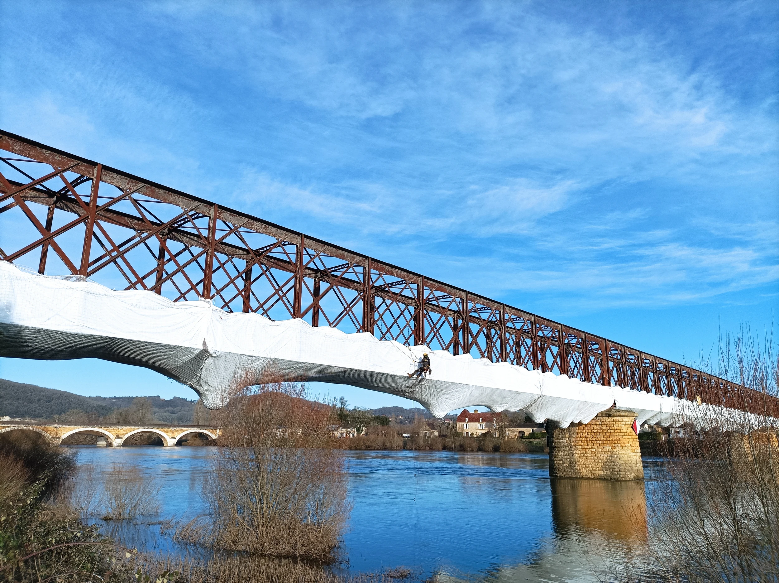 Intervention de cordistes MS Access pour emballé c’est protégé chez LAURIERE à St Cyprien (bâtiment) – 1